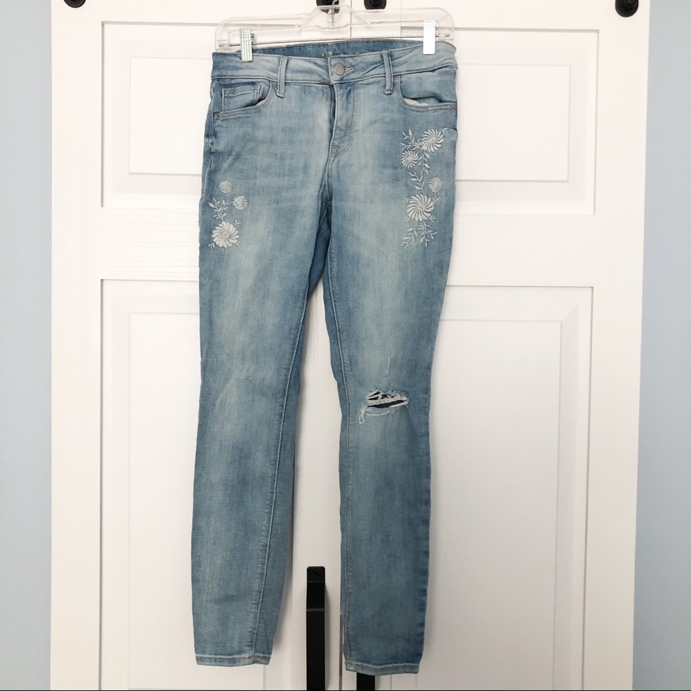 Rockstar distressed skinny jeans
Size 6